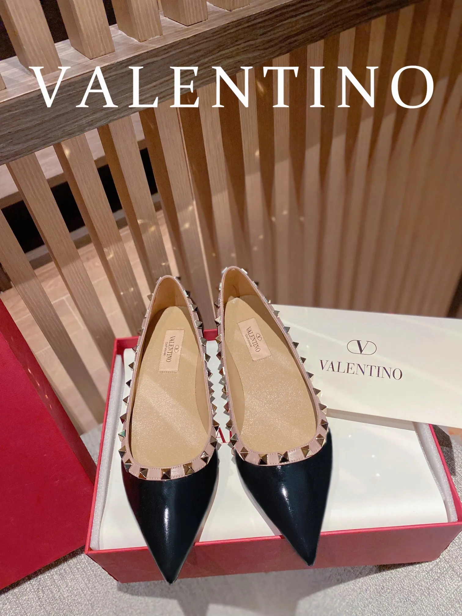 👟👟Ex-factory price 520👟👟 Women's shoes Women's shoes Women's shoes Women's shoes Women's shoes Women's clothes 𝙑𝙖𝙡𝙚𝙣𝙩𝙞𝙣𝙤/Valentino𝙑𝙏 🎁Latest colors😍ʚ😊ɞ It has been an Italian national treasure brand since the 1960s. Timeless and deeply rooted in people's hearts❤ Never out of date. One of the must-have items 〰 ɪɴѓᴏʀᴍᴀᴛɪᴏɴ 〰♡ There are many colors for you to choose from💝Original molded electric rivets (non-oxidized) High-end customized imported cowhide➠Mirror patent leather❗️Details in place🆚Exclusive color card💯Comfortable sheepskin lining✅Imported Italian leather outsole🇮🇹 Code number: 35-39 (34.40.41.42) additionally customized♡♡